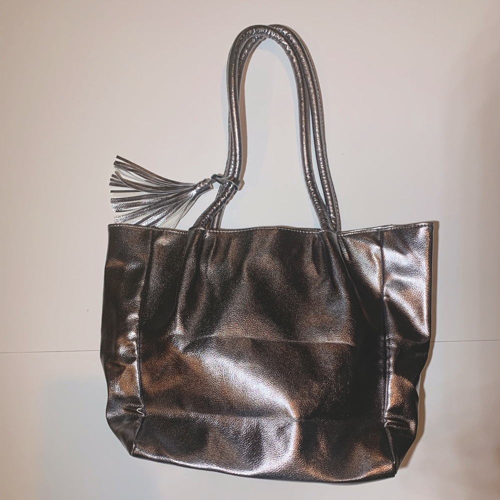 NEW Silver Faux Leather Ultra Chi Tote Handbag Purse